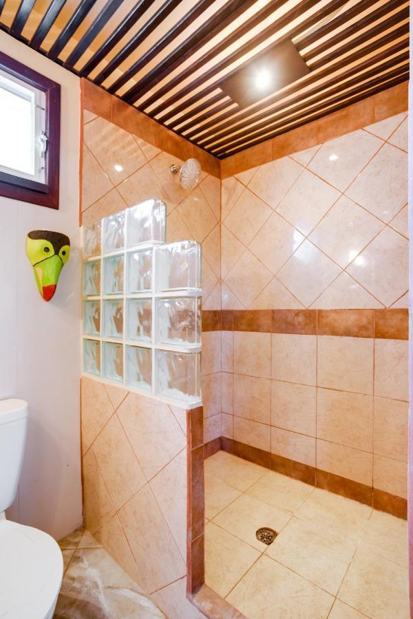 Driftwood Gardens Guesthouse Placencia Dış mekan fotoğraf