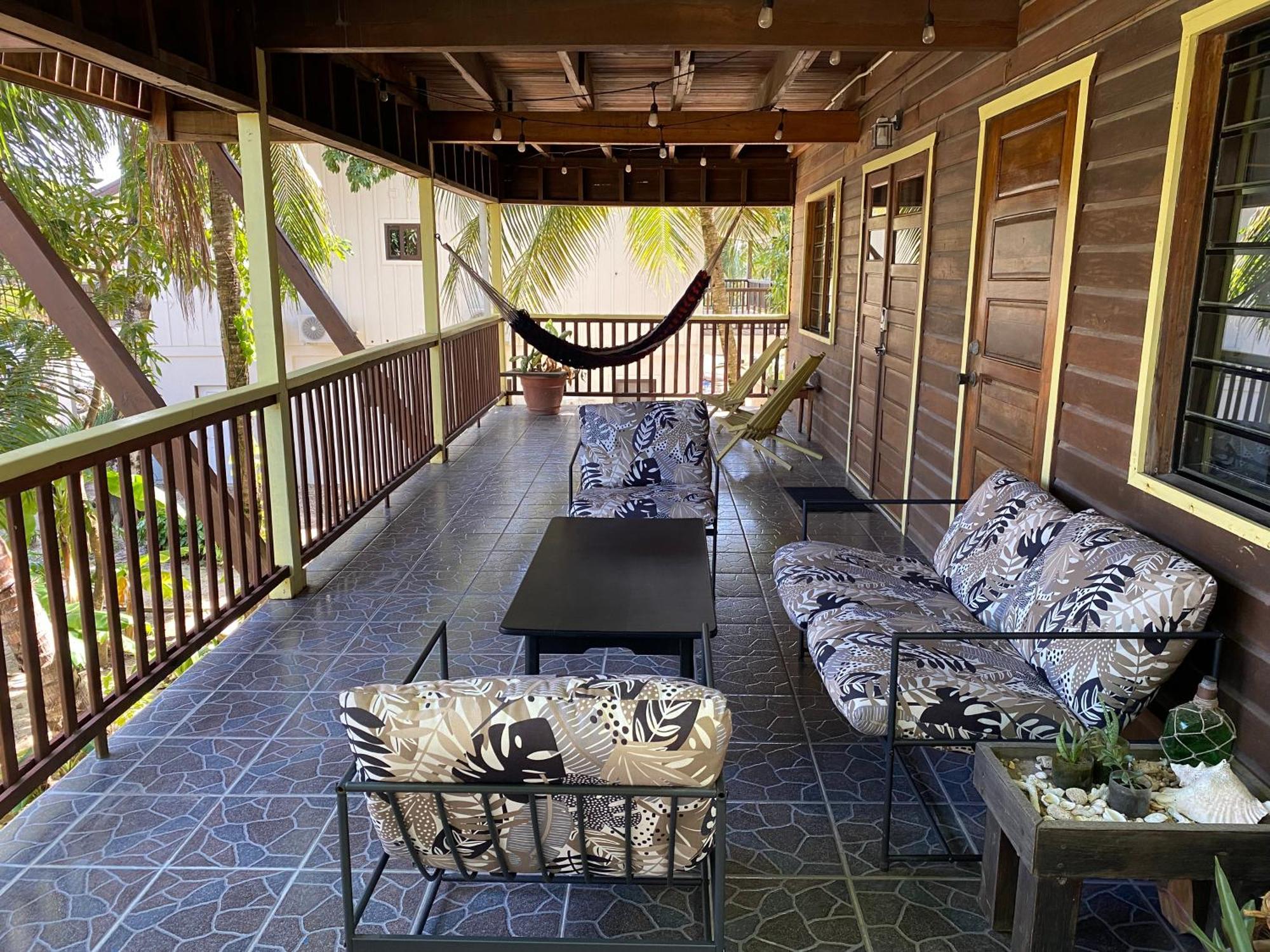 Driftwood Gardens Guesthouse Placencia Dış mekan fotoğraf